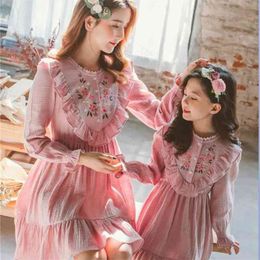 Mother Daughter Dress Embroidery Long Sleeve Princess Parent-child Clothing Family Outfit E011 210610