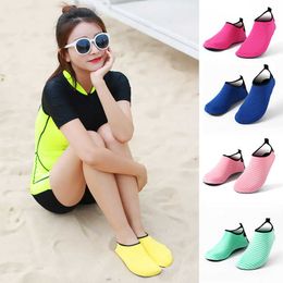 2021 Fashion Adult Women Beach Snorkelling Diving Aqua Shoes Swimming River Socks Foot Soft Sole Skin Water Shoes Men Beach Shoes Y0714