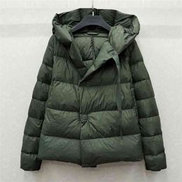 Winter Jacket Women Ultra Light 90% White Duck Down Hooded Warm Long Sleeve Female Short Parka Army Green 210923