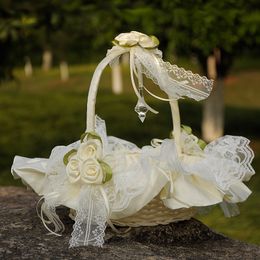Luxury Wedding Decoration Centerpieces Bridal Basket Creative Lace Styles Bridesmaid Portable Flower Baskets With Rose Petal