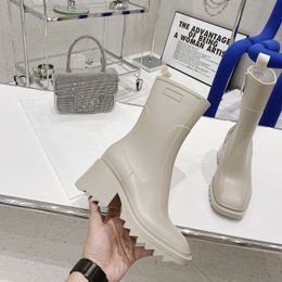 Luxurys Designers Scarpe da donna a metà stivali Scarpe invernali con tacco grosso e punta quadrata Scarpe da pioggia Stivali da pioggia Zip Donna Stivaletti a metà polpaccio Stivali resistenti all'usura con suola spessa