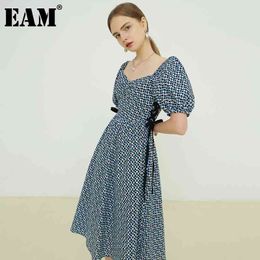 [EAM] Women Blue Printed Bandage Long Dress Square Collar Short Sleeve Loose Fit Fashion Spring Summer 1DD8746 210512