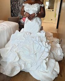 2021 African Mermaid Wedding Dresses Modern Lace Appliques Crystal Beads Plus Size Long Sleeves Country Garden Ruffles Tired Chapel Train Bride Robes Wedding Gowns