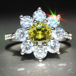 Wedding Rings Olive Green Snowflake Flower Fashion Zircon For Women Christmas Gift Engagement Party Drop Jewellery