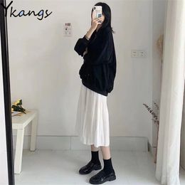 Plus Size Women Sets Autumn Basic Black White Tracksuit Long Sleeve Pullover Sweatshirt And Pleated Skirt Casual Daily 2PCs Suit 210421