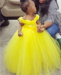 2021 Yellow Simple Flower Girl Dresses Ball Gown Tulle Hand Made Flowers Lilttle Kids Birthday Pageant Weddding Gowns ZJ674