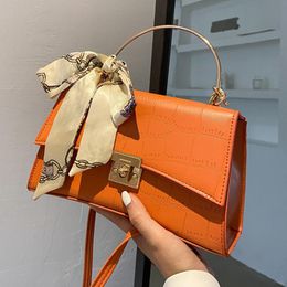 Bolsas de noite 2022 bolsa fêmea estampas de pedra bolsas de couro para mulheres lenços quadrados designer color sólida ombro crossbody ombro