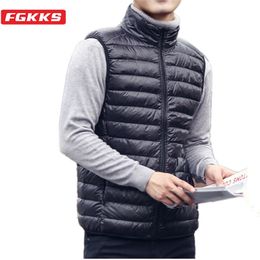 FGKKS Fashion Brand Men Down Vest Coats Winter Casual Sleeveless Lightweight Down Duck Vest Coats Male 211204
