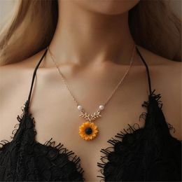 -Anhänger Halsketten CharmeMic Harz Sonnenblume Halskette Baum Blatt Metallkette Imitation Perle Charm Sommer Schmuck Dekoration