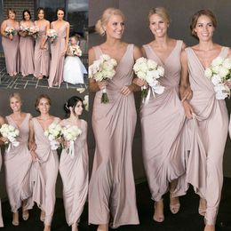 Pink 2021 Dusty Bridesmaid Dresses v Neck Ruched Gheath طول الأرضية مخصصة مصنوعة بالإضافة إلى حجم خادمة شرف ثوب الريف على الشاطئ حفل زفاف ضيف الحفلات Vestidos estidos