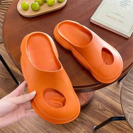 Summer Men Slippers Quick Dry Casual Shoes Beach Sandals Non-slip Slides Massage Slippers Home Bathroom Flip Flops For Women Y1120