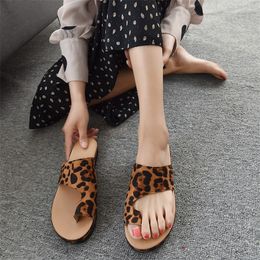 Sandali firmati da donna Pantofole con plateau con fondo spesso Infradito open toe Infradito in pelle da spiaggia Fashion Europe Cork Leopard Colours Shoes 008