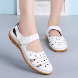 Al 2021 the New Summer Style Large Size Engraving Hole Single Shoes Breathable Nurse Small White Sandal Outdoor Sports Can Wear Q0512