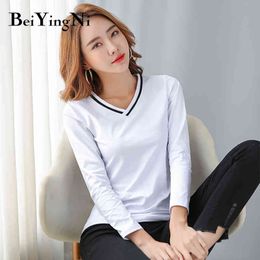 Beiyingni primavera manga completa femenina camisetas algodón v-cuello grande tamaño casual básico mujer camiseta raya blanco negro tshirts 210416