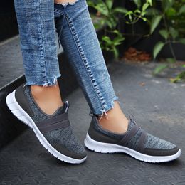 Womens Trainer Newest Sport Mens Running Shoes Gray Black Blue Red White Sunmmer Thick-soled Flat Runners Sneakers Code: 12-7696 79973 87837