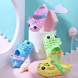 Kids Little Bee Cute Sandals Boys Bathroom Slippers Girls Beach Shoes Children Hole Shoes Toddler Slippers for 2-5Y G1218