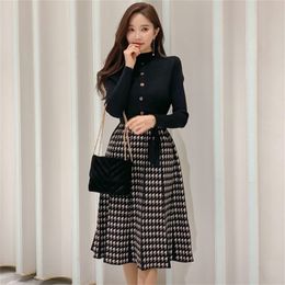 Autumn Korean Elegant Knitted Plaid Patchwork Women Dress Long Sleeve O-neck Lace-up Bow Pleated Midi Dresses Vestido 210603