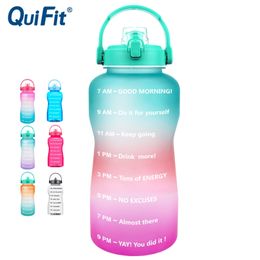 QuiFit 2L 64OZ 3.8L 128OZ Motivational Water Bottle With Time Marker Flip-Flop BPA Free Portable Sports Phone Stand GYM Jug 210907