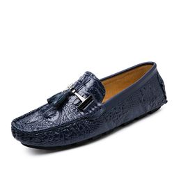 Man New Summer Fashion Hand-sewn Casual Shoe Hombre Soft-sole Stylish Loafers Moccasins Male Lazy Slip-on Flats Driving Shoes
