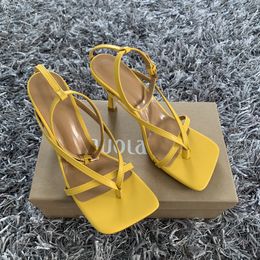 2021 Cinta de tornozelo Mulheres Sandálias Verão Moda Marca Fino Salto Alto Gladiador Sandal Sapatos Estreito Banda De Festa Vestido Bomba Sapatos FGH6IU5IK56K