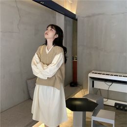 Spring and autumn style V-neck sweater women Korean loose retro knit vest blouse 210427