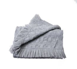 Blankets Retro Nordic Knitted Blanket Solid Colour Bed End Towel Soft Sofa Throw Winter Quality Warm Comfortable Bedspread