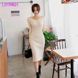 Korean version of autumn and winter wear slim sexy deep v-neck knit bottom bag hip dress female 210416