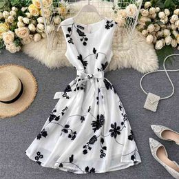 Women Fashion Elegant Embroidered Flowers Simple Round Neck High Waist Thin Sleeveless Dress Vestidos L933 210527