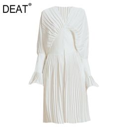 DEAT summer flare sleeves pleated white color high waist V-neck knee length pullover sexy female dress WR30800L 210428