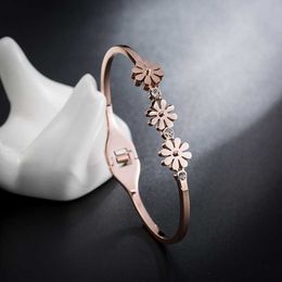 2021 Korean Jewellery Small Chrysanthemum Bracelet Women Stainless Steel Daisy Bracelet Cute Accessories Wholesale Q0717