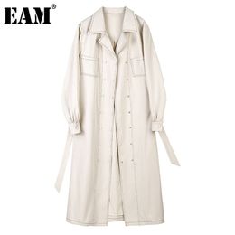 [EAM] Women Beige Belt Double Breasted Long Trench Lapel Sleeve Loose Windbreaker Fashion Spring Autumn 1DD0762 210914