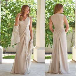 2021 Elegant Champagne Mother Of Bride Dresses With Shawls V Neck Sleeveless Chiffon Ruffles Floor Length Custom Weddings Evening Party Prom Gowns