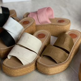 Designer-Slides Frauen-Plattform-Hausschuhe Woody Wedge Mule in Canvas Rosa Stickerei Brief Sommer Strand Sandalen High Heels mit Box 312