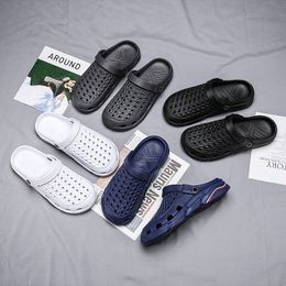 Wholesale 2021 Mens Flat Slippers Platform No Brand Outdoor Beach Hole Shoes Summer Fashion Personality Non-Slip Sandals EUR 40-45 28LL-189