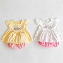 0-3 Yrs born Summer Cute Cool Embroidered Suit Cotton Girl Baby Flying SleeveTop Bread Shorts Two Piece Set 210417