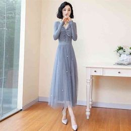 V-neck knitted dress women's autumn bottoming pleated mesh Sheath Office Lady Knee-Length 210416