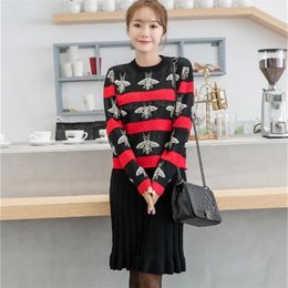 Bees Hit Striped Colored Women Knitted Sweater Skirt Suits OL Autumn Winter Vintage Fashion Clothing Sets 210520