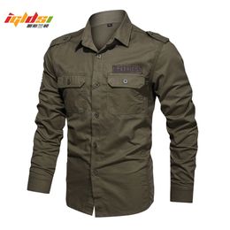 Camisas de carga para homens estilo militar casual manga longa tática botão de bolso de primavera botão masculino impressão letra 210626