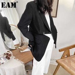 [EAM] Women White Asymmetrical Pocket Big Size Blazer Lapel Long Sleeve Loose Fit Jacket Fashion Spring Autumn 1DD5974 211122
