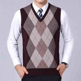 Fashion Brand Sweaters Mens Pullovers V Neck Slim Fit Jumpers Knit Sleeveless Autumn Korean Style Casual Men Clothes 210918