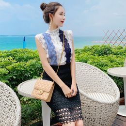 Small fragrance, famous woman, thin lace hollow jacket, high waist, slim half-length skirt suit, summer style of 210515