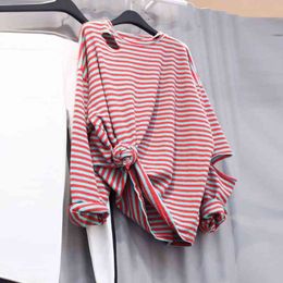 Fashion Hole Red Striped Tshirt Woman Spring Casual Loose Long Sleeve Women Tops Simple O-neck All Match Tees Ropa Mujer 210514