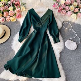 Neploe French Style Vintage V-neck Big Swing Dress Slim Waist Mid-length Vestidos Solid Colour Elegant Temperament Women Dresses 210423