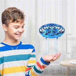 KaKBeir Rc Quadcopter Flying Helicopter Magic Hand UFO Ball Aircraft Sensing Mini Induction Drone Kids Electric Electronic Toy 211104