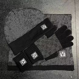 2022b Designer Mens Beanie Sjaal Glove Set Luxe Hoed Gebreide Caps Ski Sjaals Mask Unisex Winter Outdoor Fashion Sets
