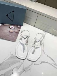 2021 Modell Europäischen klassischen Luxus-Stil Damen Hausschuhe Mode Sandale Schuhe Slipper Sohle rund, Mesh