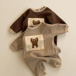 spring New Baby sweatshirt romper Baby Girls Boys cartoon Bear print Thicken warm Jumpsuit Vintage Baby Romper Long Sleeve 210413
