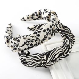 Wide brimmed Women Headbands Hairband Fabric Pleated Bezel Hair Hoop Girls Fashion Stripe Hair Accessories