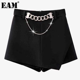 [EAM] Women Black Casual Asymmetrical Chains Shorts High Waist Loose Fit Trousers Fashion Spring Summer 1DD8512 210512