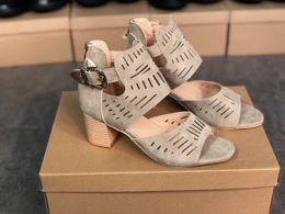 2021 Luxus High Heels Slides Sandalen Wildleder Mid-Heel Designer Sexy mit Kristall Metallschnalle Sommer Strand Hochzeitsschuhe Größe 35-43 NO29